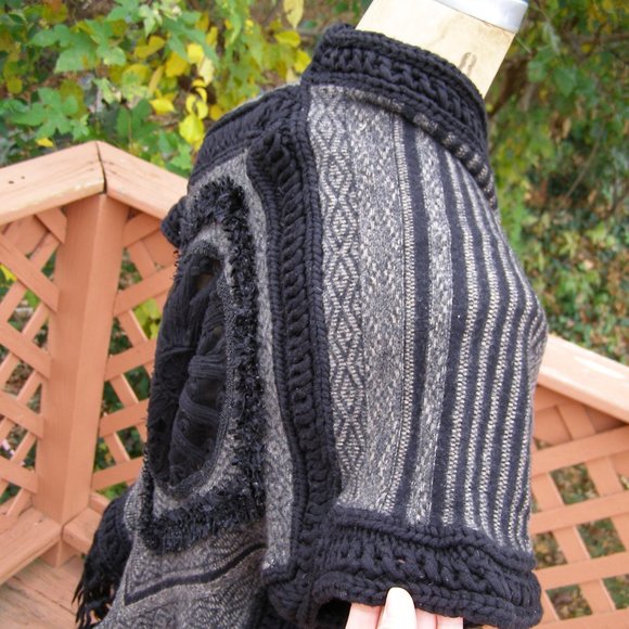 Fabulous ANGEL OF THE NORTH sweater Poncho OS - Picture 5 of 12